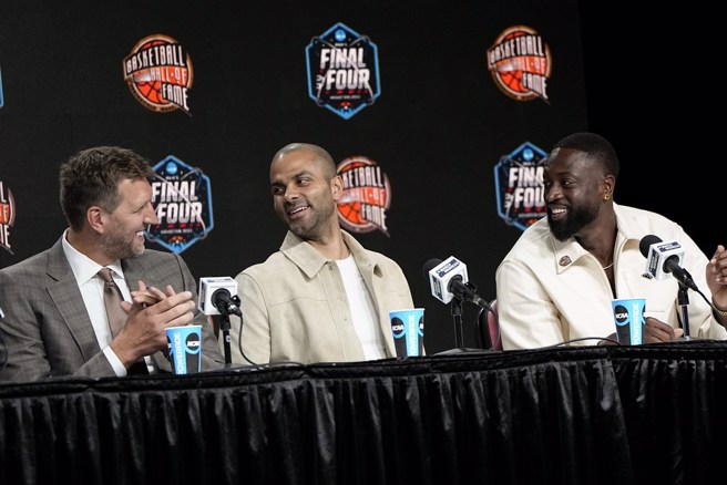 诺维兹基(左)、帕克(中)与韦德今天受访画面。(美联社)