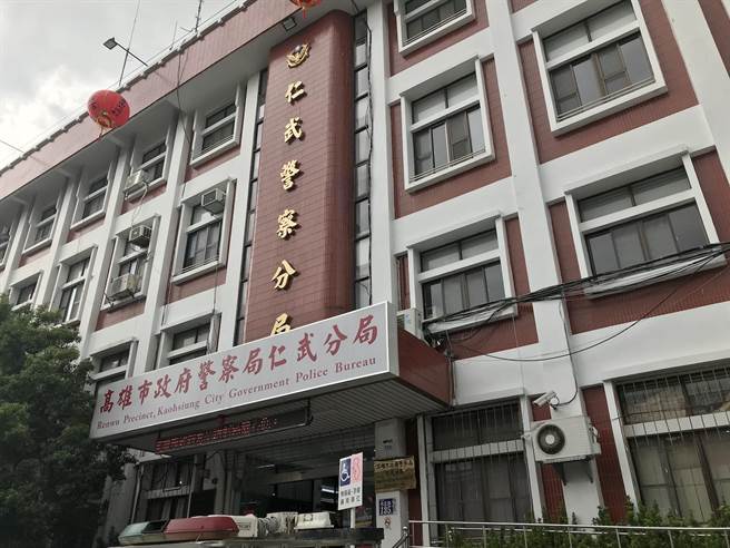 高雄仁武警方提醒民眾，民眾如果碰到流浪狗處在危險的區域，請撥打動保處電話（07）5519059或直接打「1999市民服務專線」通報，確保安全。（本報資料照片）