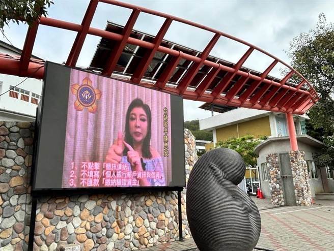 台语歌手陈思安献声为苗栗县警察局录制防诈骗宣导影片。（苗栗县警局提供／李京升苗栗传真）