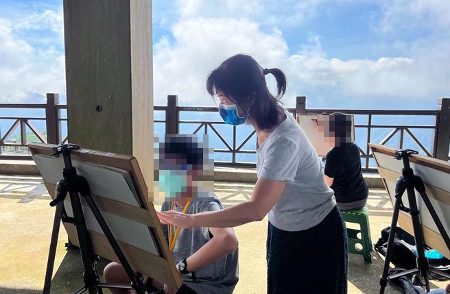 「多宝艺术学堂」帮助泛自闭症孩子亲近艺术。（贝壳放大群眾集资公司提供／林志成台北传真）