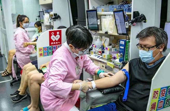 捐血示意图，图中人物地点与新闻无关。(资料照片)