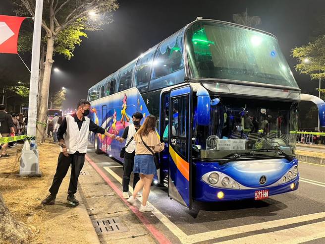 高市府全力备战演唱会疏运，3场演唱会疏运时间均优于原预期70分钟。（高雄市交通局提供／崔正纲高雄传真）