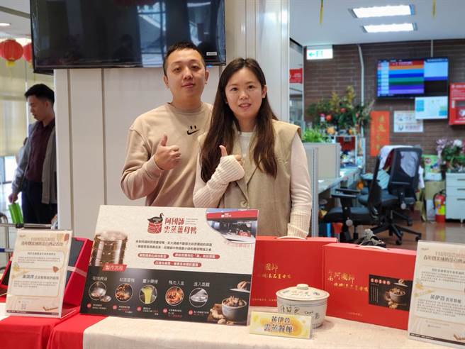 去年获青年补助的「阿国师云蒸姜母鸭」。（周丽兰摄）