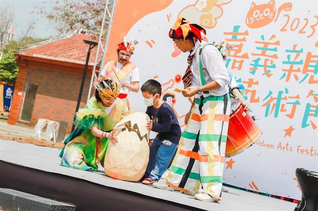 2023嘉义亲子艺术节为期7天，昨天正式登场，今天气转晴，人潮如流。（嘉义县政府提供／吕妍庭嘉义传真）
