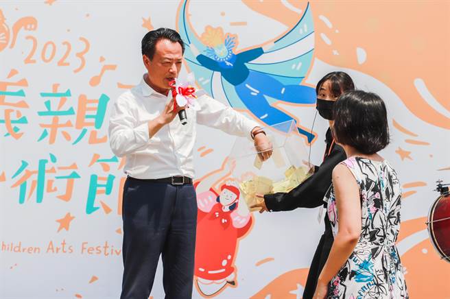 今由嘉义县长翁章梁抽出5位幸运「梦想家」，现场气氛欢乐。（嘉义县政府提供／吕妍庭嘉义传真）