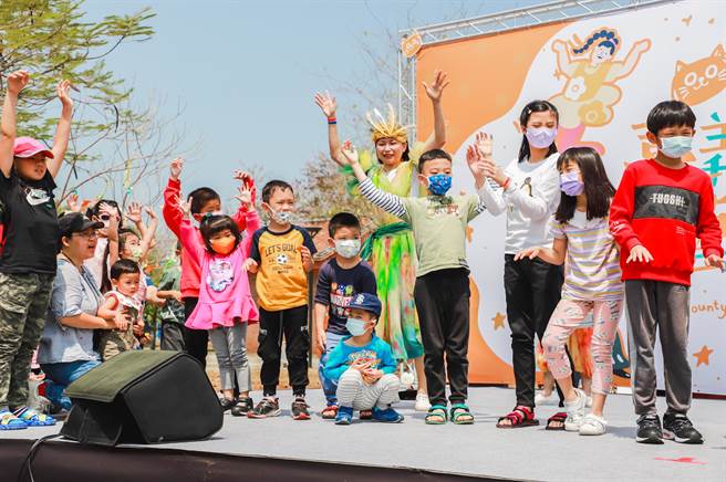 2023嘉义亲子艺术节为期7天，昨天正式登场，今天气转晴，人潮如流。（嘉义县政府提供／吕妍庭嘉义传真）