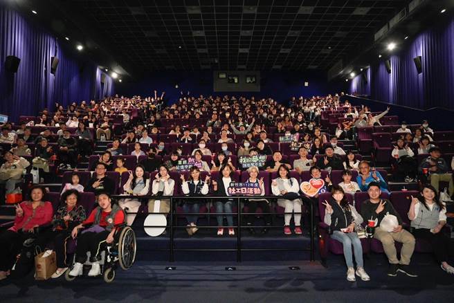 4月2日是社工日，新竹市政府特别招待335位社工免费欣赏《灌篮高手》电影。（新竹市政府提供／陈育贤新竹传真）