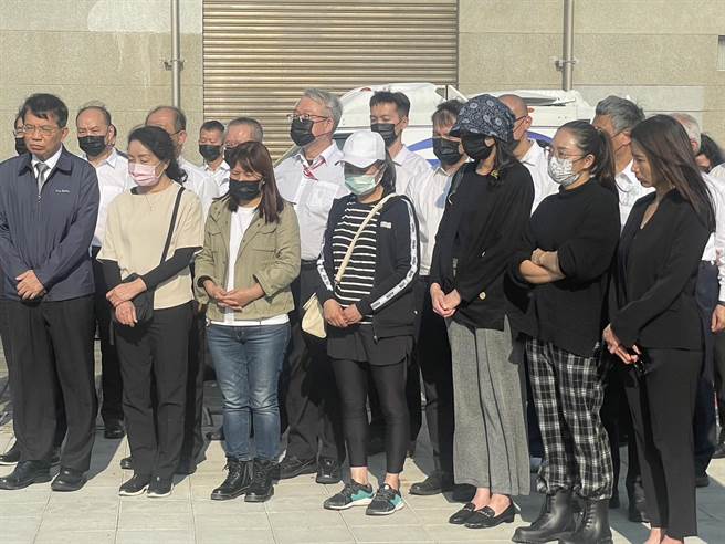 太鲁阁事故2周年，罹难者家属赴台铁富冈机厂参加追思活动。(吕筱蝉摄)