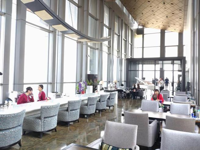 「乡林皇居」养心吧从早到晚提供餐饮服务，享受美食还能欣赏美景！（图／曾丽芳）