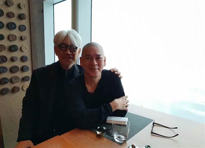 坂本龙一（左）与蔡明亮4年半前曾在釜山的饭店共进早餐。（汯呄霖电影提供）
