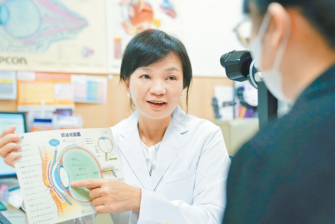乾眼症大多出现在60岁以上年长族群，但随着饮食西化、加上3C产品普及，近年来30多岁的病患已不在少数。（慈济医院提供／陈人齐台北传真）