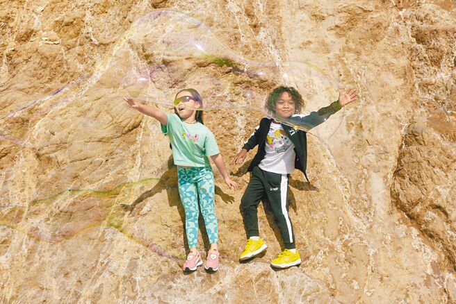 PUMA Rider FV Spongebob孩童款（左），2380元；Slipstream Spongebob 2孩童款，2280元。（PUMA提供）