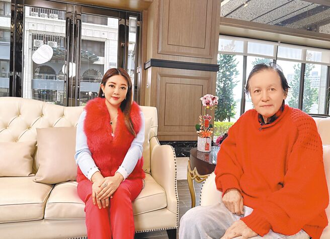 韵庭创会总会长黄韵庭（左）邀请国际学者连福隆博士畅谈参与『IRFSUMMIT2023』最新进展。（亚投双会（双投会）提供）