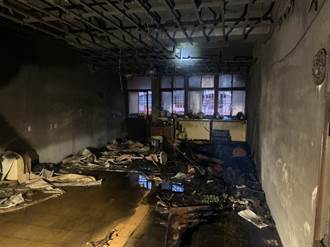 宜蘭員山民宅凌晨失火 67歲男受困2樓陽台遭救意識清楚 