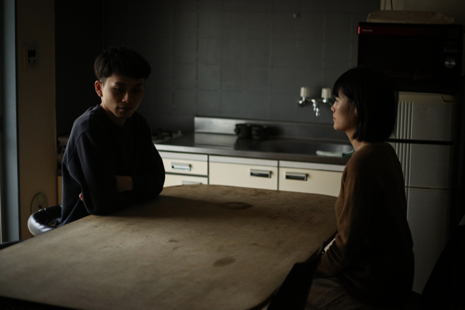 一名男网友表示，和女友最近开始同居生活，却让他发现对方惊人的异食癖。（图／示意图，达志影像）