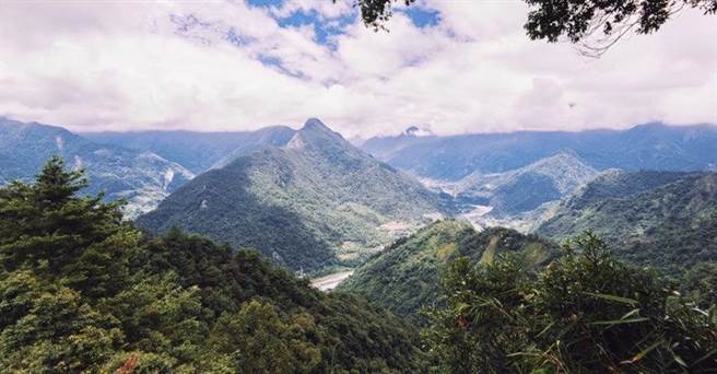 谷关七雄之白毛山，让登山客慕名而至。（台中市政府提供）