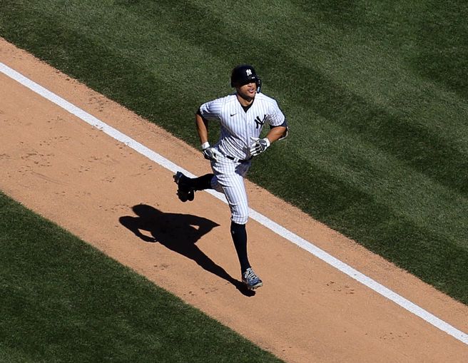 洋基史坦頓轟出深遠的全壘打。（路透）