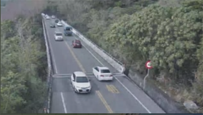 今天是清明连假第3天，苏花路廊上午整体运行顺畅。（摘自公路总局即时影像）