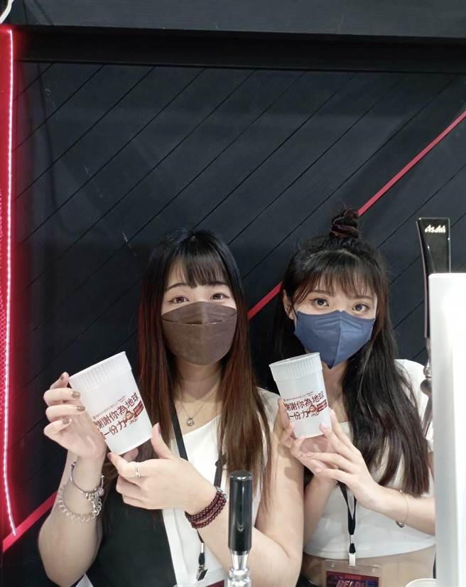 乐天循环杯首次亮相。（桃园市环保局提供／陈梦茹桃园传真）