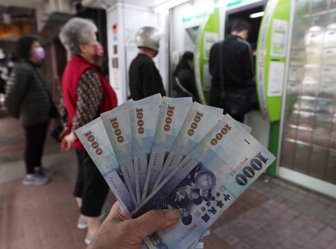 一名女网友误将银行帐号输成卡号，领不到政府普发的6000元。（图／示意图，记者刘宗龙摄影）