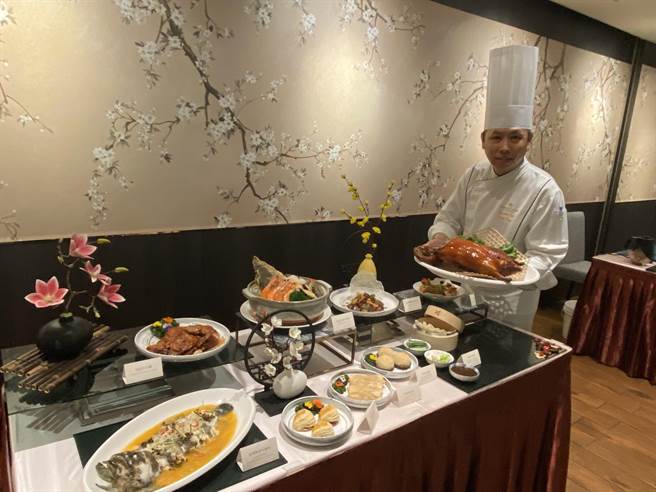 裕元花園酒店二樓「喆園鮑魚中餐廳」改裝重新開幕，不但服務升級，同時亦推出多道全新菜色。（馮惠宜攝）