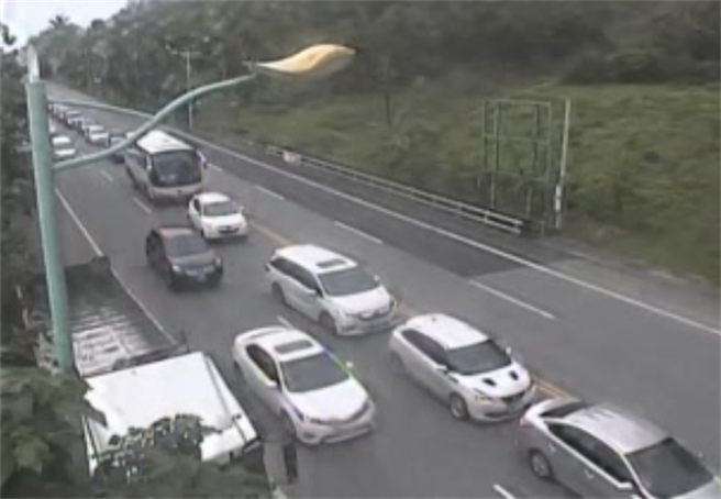 今天是清明连假第3天，苏花路廊午后陆续涌现北上车流，车多壅塞情况恐持续至晚间才能缓解。（摘自公路总局即时影像）