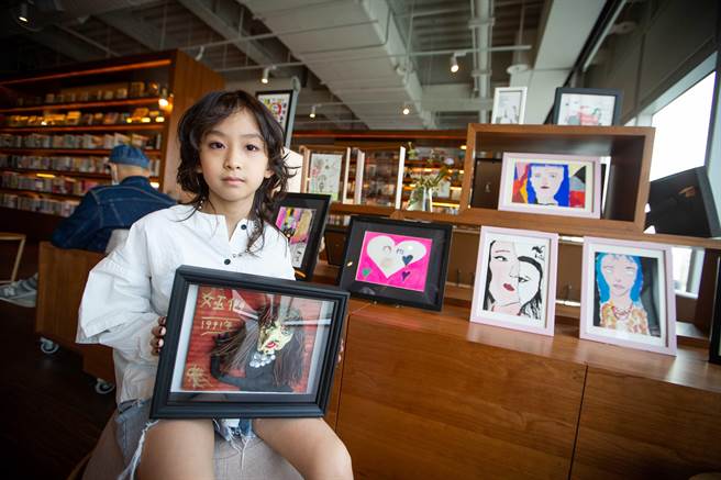 年仅9岁的萧柏润从小热爱速写脑中的异想世界，即日起至5月4日止在承风书店推出生涯第5场个展。（袁庭尧摄）