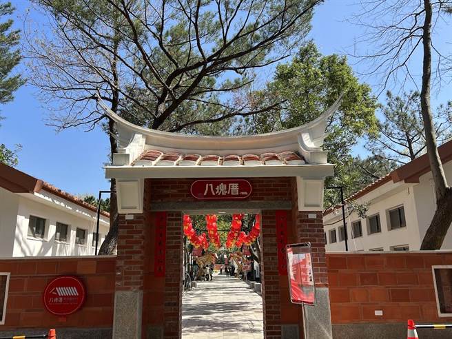 有「八德之肺」美誉的桃园大湳森林公园，部分土地至今仍属私地，市府每年要付逾3000万元租金，图为其中4栋厅舍活化为「八块厝民俗艺术村」。（蔡依珍摄）