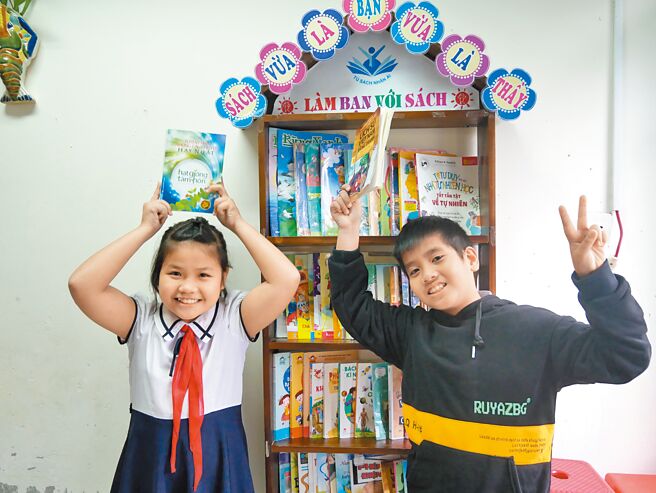 至善基金會2008年在越南中部推動「閱讀計畫」，不僅興建閱讀室，更推廣當地閱讀教育，參與閱讀計畫的學童，每年平均閱讀量達67本，為一般民眾的16倍。（林良齊攝）