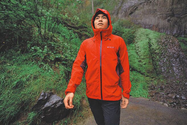 Columbia「Mazama Trail Shell防水外套」，1万3800元。（俊岳提供）