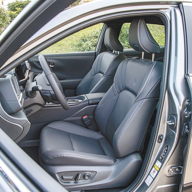 前座具加热、通风功能与Easy Access便利功能。（陈大任摄）