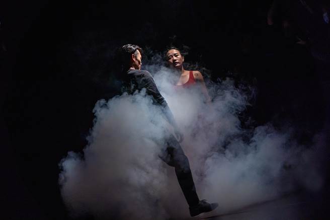 河床劇團導演郭文泰認為，劇場創造的是鏡子，觀眾能從中看見自己。（徐宇昕攝，國家兩廳院提供）