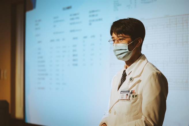 胡宇威在《打怪任务》拍摄期间经常觉得心在抽痛，更敬佩医护人员。（大爱电视台提供）