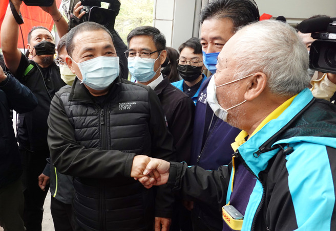 新北市长侯友宜(左)被视为国民党2024总统热门人选。（资料照,姚志平摄）