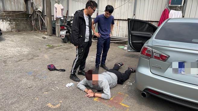 警方逮捕逃逸的張姓男子。（警方提供）
