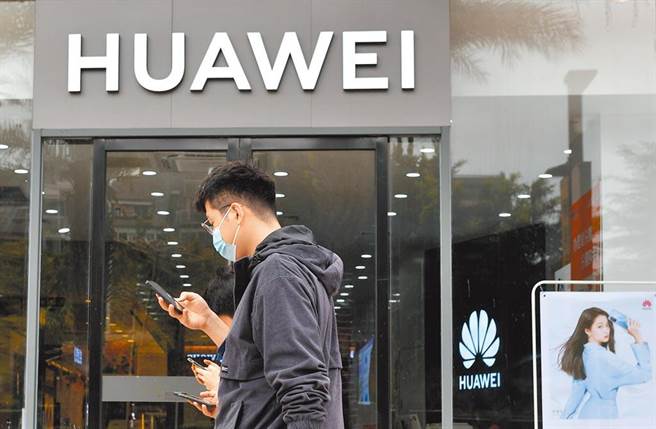 據華為內部論壇「心聲社區」公布資訊，預計2022年度總分紅逾700億元人民幣，持股員工人均可拿54.7萬元。（中新社）