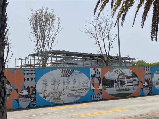 位於高鐵台南站前的花魁車地景公園，工期延宕2年，引發關注。(曹婷婷攝)