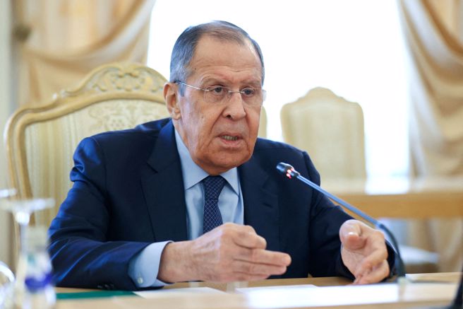 拉夫羅夫說，俄國總統蒲亭（Vladimir Putin）上個月和中國國家主席習近平展開長達10小時的會談，在兩國之間推動「不只攸關雙邊」的「戰略協作夥伴關係」。（圖/ 路透社）