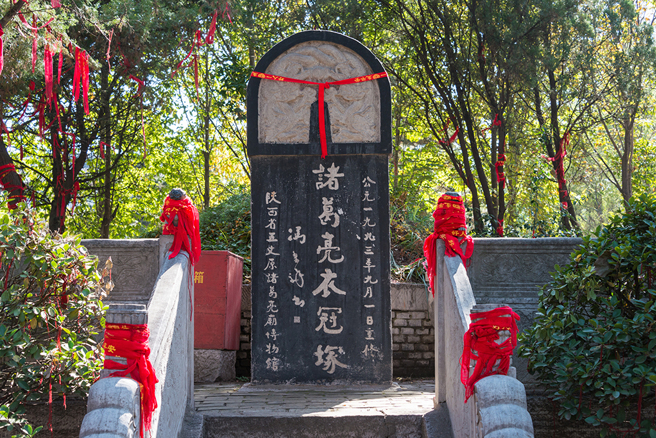 诸葛亮一生用计无数，临死前的最后一计，至今仍无人能解。图为诸葛亮衣冠冢。（图／达志影像）