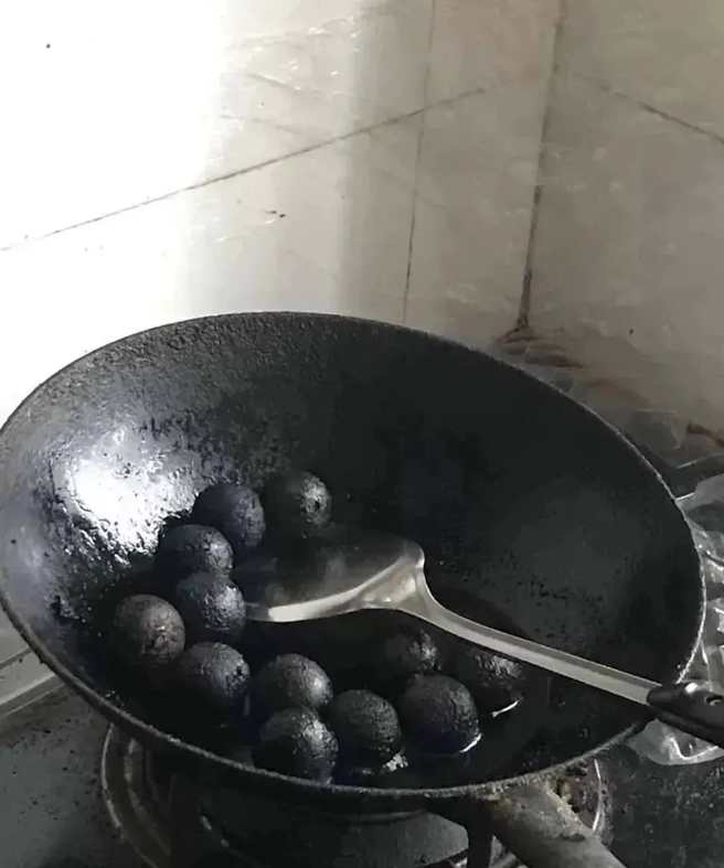 吃完变遗爱...女友下厨「考验真爱」，7道菜曝光，网惊：是真「癌」！(翻摄脸书爆废公社)