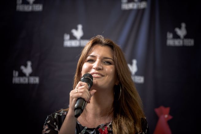 法國社會經濟部長席亞帕（Marlene Schiappa）最近登上成人雜誌《花花公子》封面，引來黨內外人士批評，說她裸露的時機「不恰當」。（圖／達致影像）