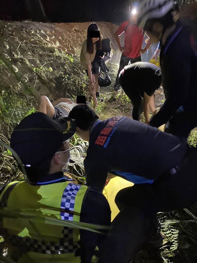 车上五人都有伤势。（民眾提供／李京升苗栗传真）