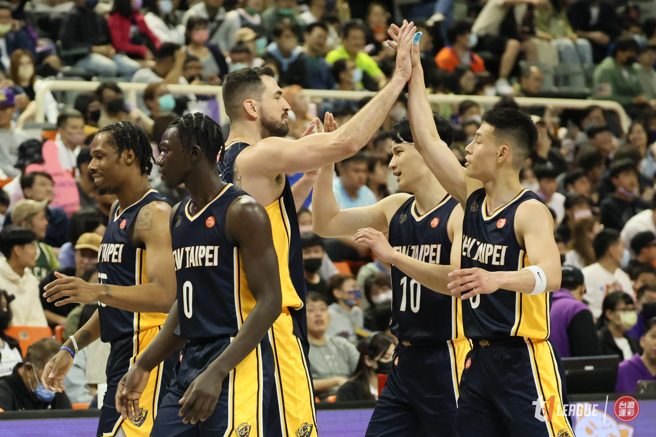 新北中信特攻客场击败桃园永丰云豹，收下13连胜。（T1联盟提供）