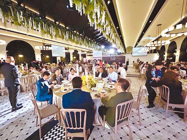 新天地旗下的「莱特薇庭」高雄馆今年3月开幕营运，目前已接获破亿元的婚宴订单。图／曾丽芳