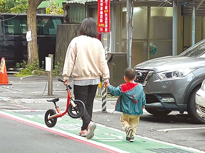 妇产科医师建议，有计画生子的夫妻应尽早安排孕前检查，提早为怀孕做准备。新闻示意图。（蔡佩珈摄）