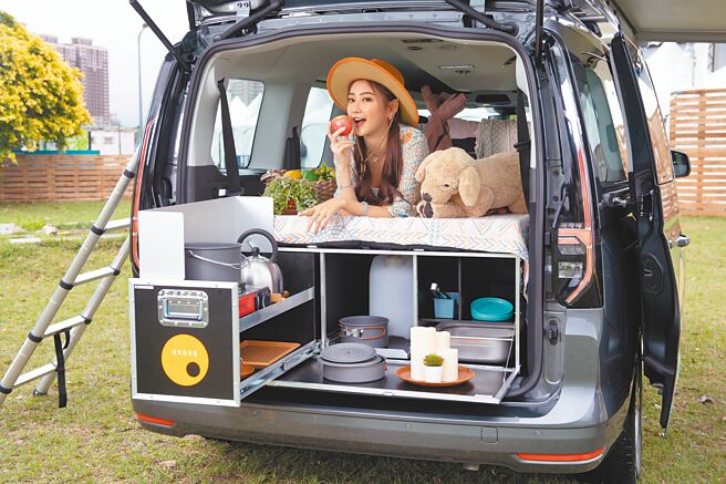 Caddy VanLife Box露营车可提供多样化的车宿旅程，轻松感受有别以往的户外生活。（福斯商旅提供）