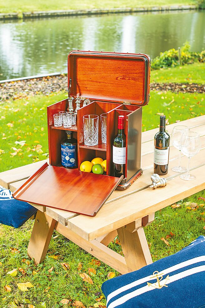 Authentic Models欧瑟蒂克木质维多利亚野餐箱，2万9900元。（宽庭提供）