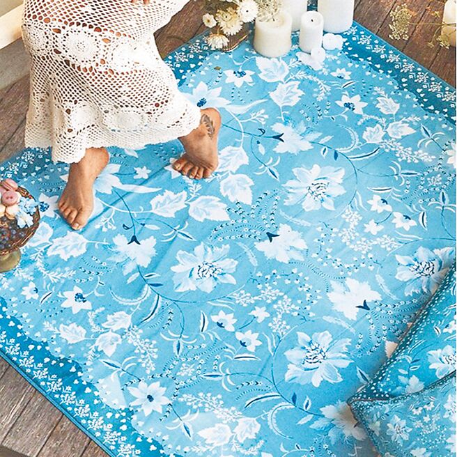 澳洲Wandering folk双层防水帆布野餐垫，长164、宽147公分，4580元。（玛黑提供）