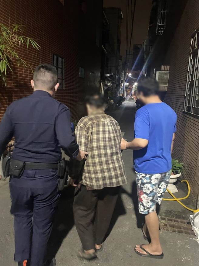 80岁的吴姓阿嬷因金孙爱吃曼陀珠，于是凌晨出门购买，却因失智走失。（高市凤山分局提供／杨舒婷高雄传真）