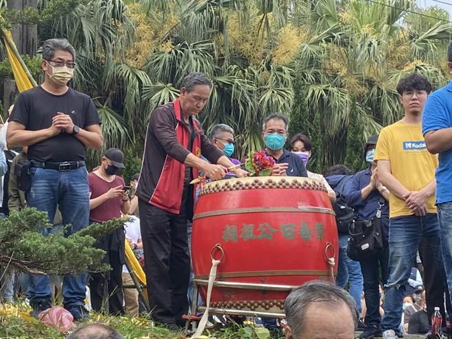 疫情解封，桃園市葉春日公派下協進會號召子孫返鄉祭祖。（蔡明亘攝）